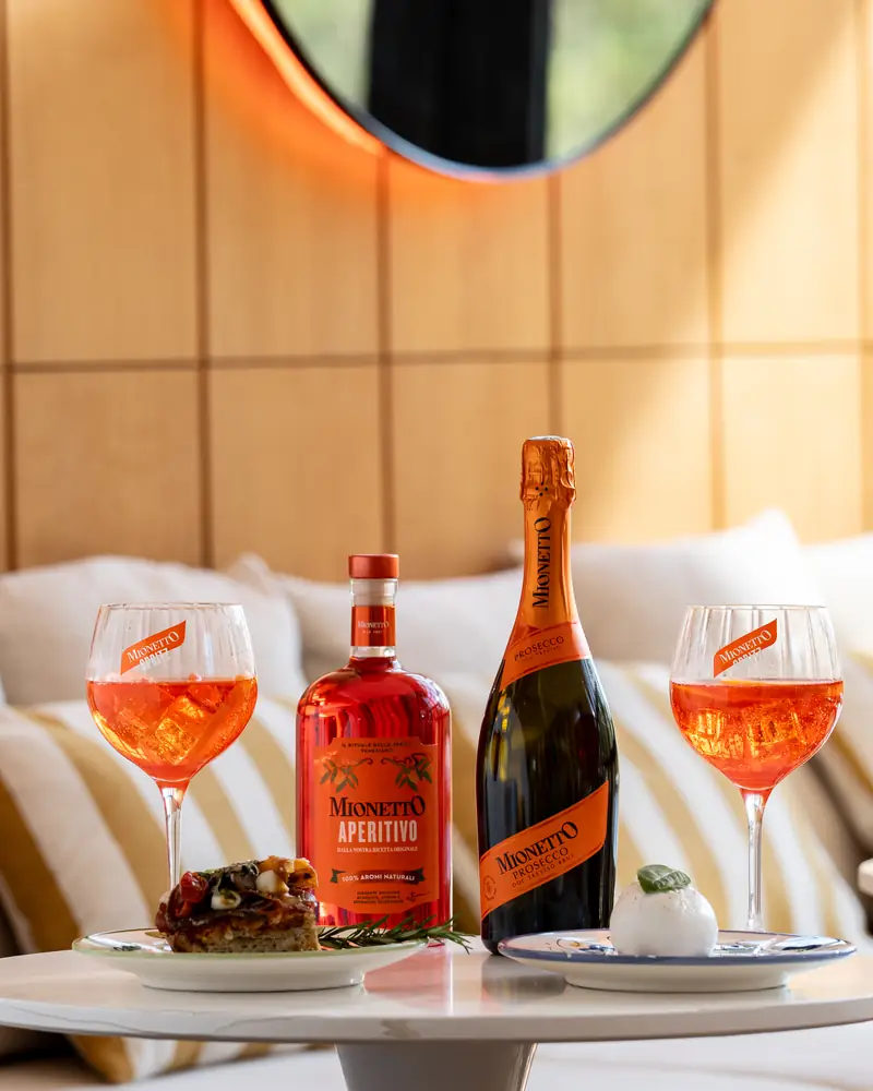 Spritz Mionetto, prosecco et apéritif dans un salon